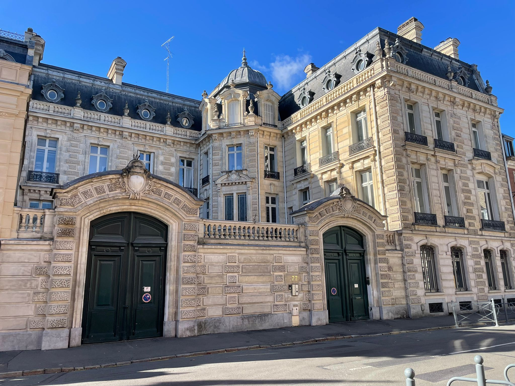 Hôtel Crépy Saint-Léger